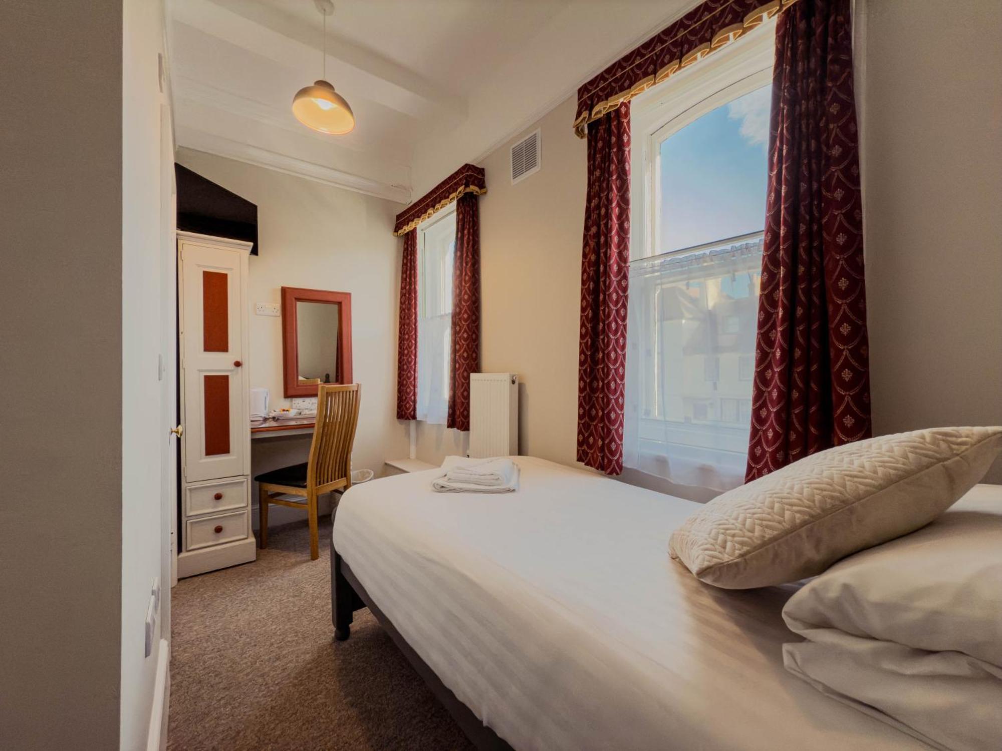 Newport Quay Bed & Breakfast Exterior photo